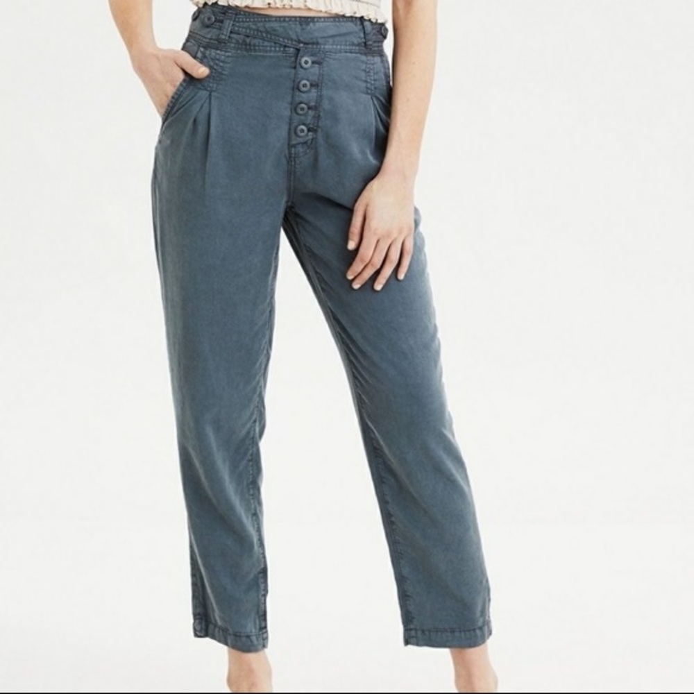 American eagle tapered adjustable pants gray size 8